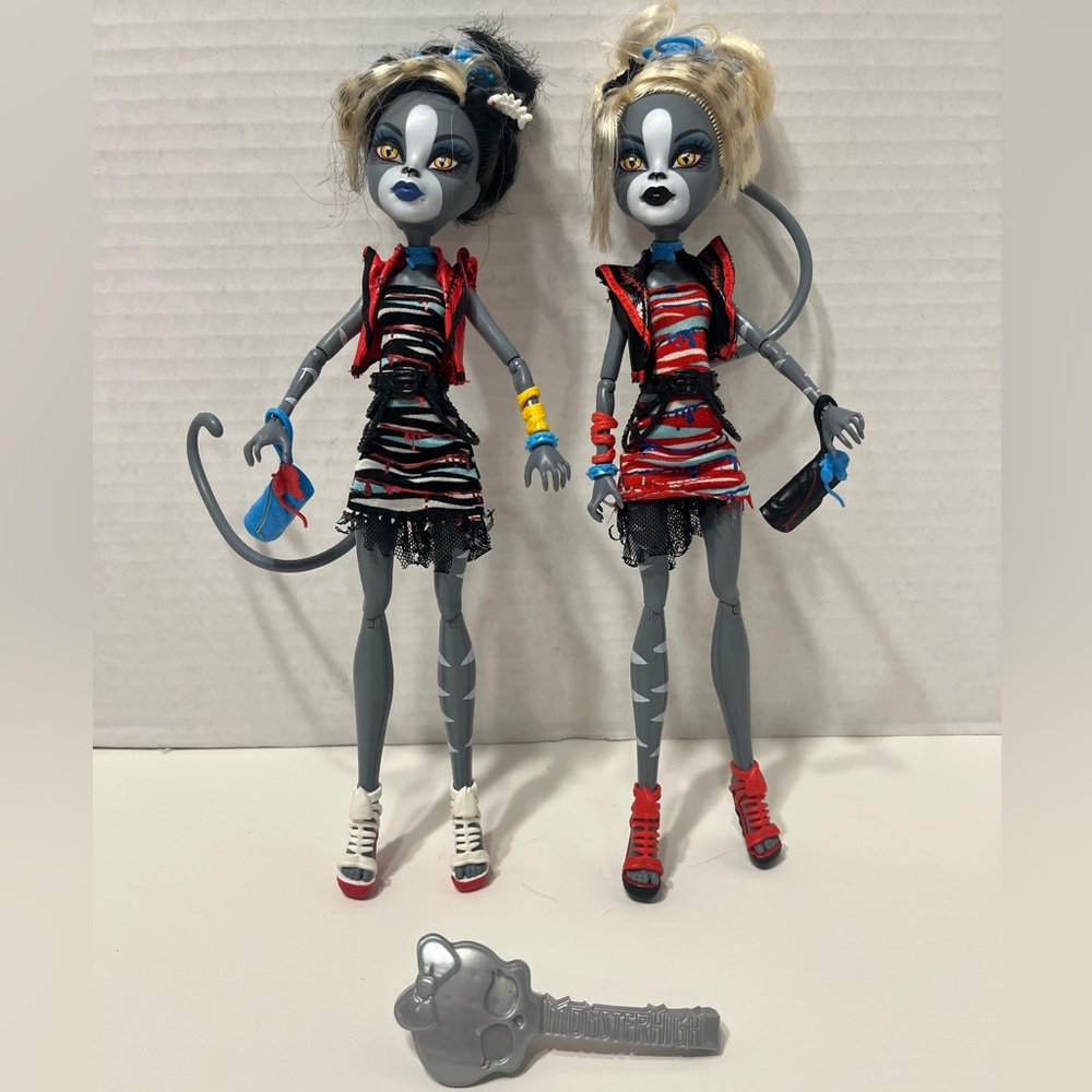 MONSTER HIGH Doll zombie shakes meowlody and Purrsephone werecat sisters dolls